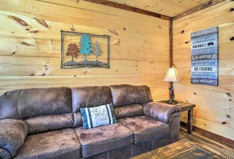 10 Mi To Drive In: Lakefront Trenton Cabin!