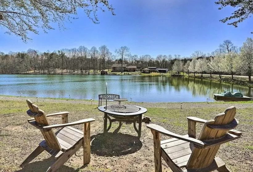 10 Mi To Drive In: Lakefront Trenton Cabin!