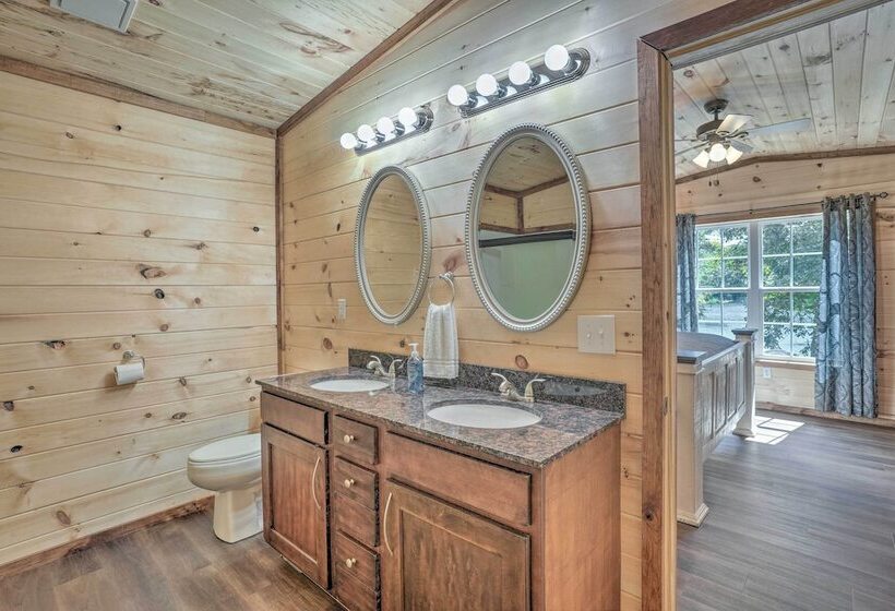 Lakeside Cabin W/ Kayaks: Near Cloudland Canyon!