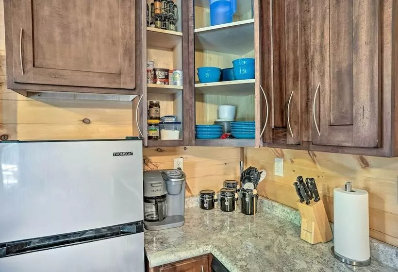 Lakeside Cabin W/ Kayaks: Near Cloudland Canyon!