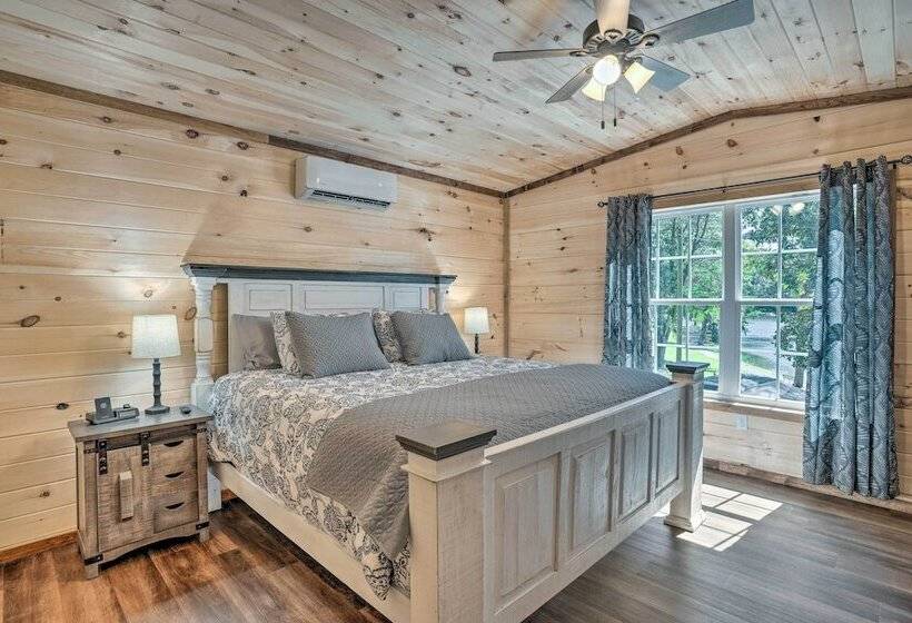 Lakeside Cabin W/ Kayaks: Near Cloudland Canyon!