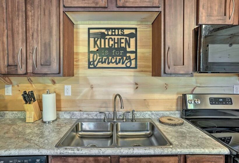 Lakeside Cabin W/ Kayaks: Near Cloudland Canyon!