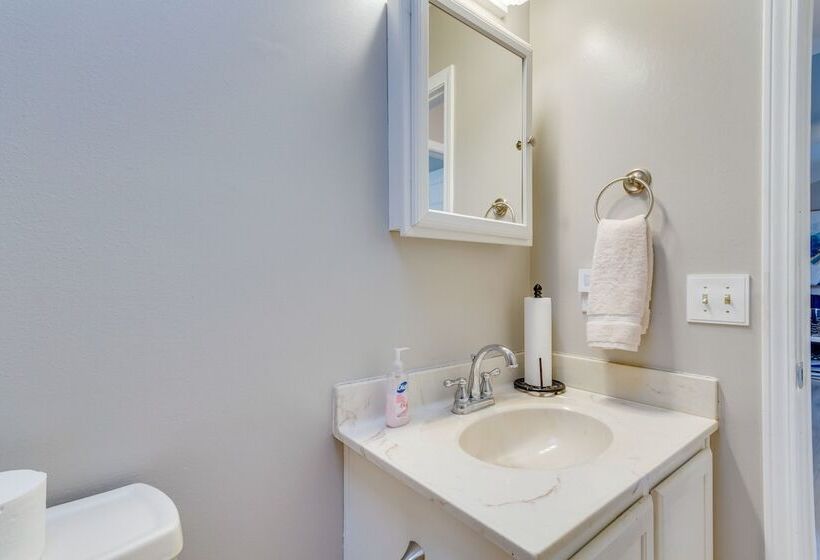 Lovely Mary Esther Home ~ 7 Mi To Beach!