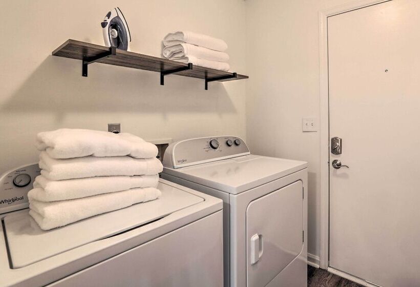 Modern Alpharetta Home: Yard, Walk Downtown!