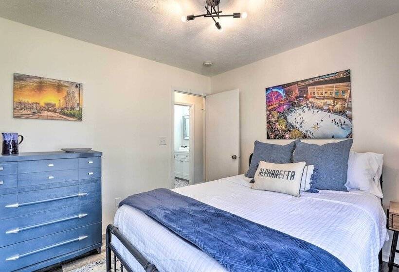 Modern Alpharetta Home: Yard, Walk Downtown!