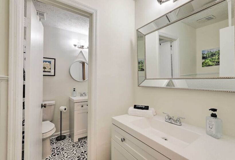 Modern Alpharetta Home: Yard, Walk Downtown!