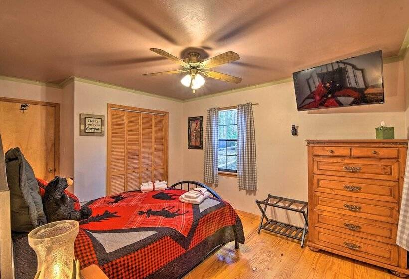 Modern Cabin W/ Deck In The Blue Ridge Mountains!