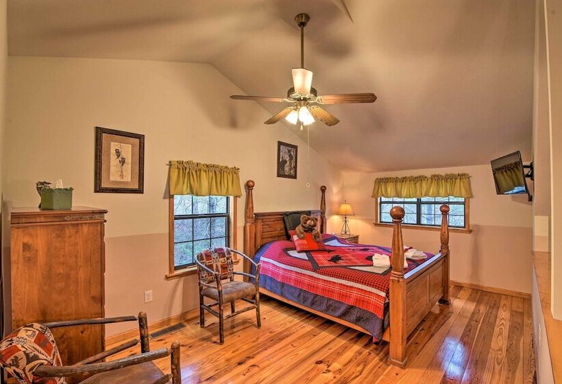 Modern Cabin W/ Deck In The Blue Ridge Mountains!