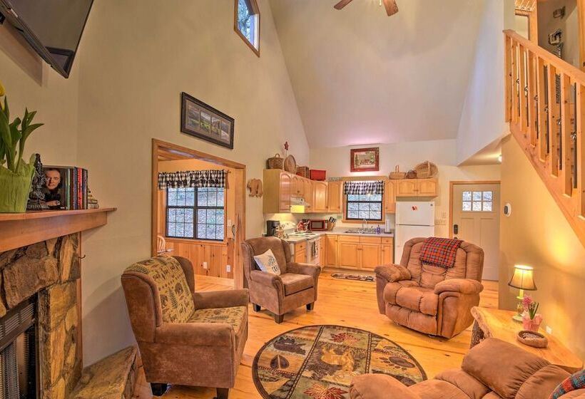 Modern Cabin W/ Deck In The Blue Ridge Mountains!