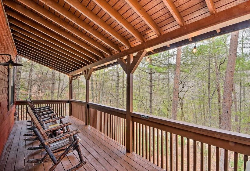 Modern Cabin W/ Deck In The Blue Ridge Mountains!