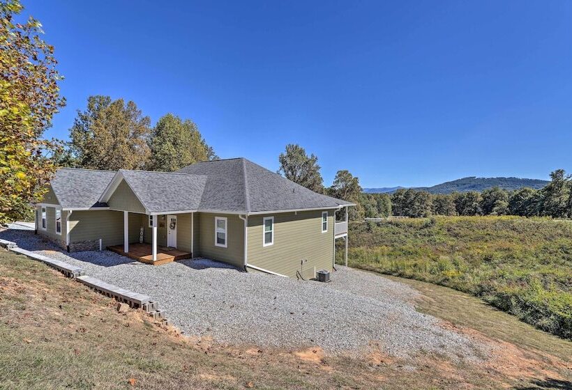 Modern Farmhouse W/ Exercise Room, Mtn Views