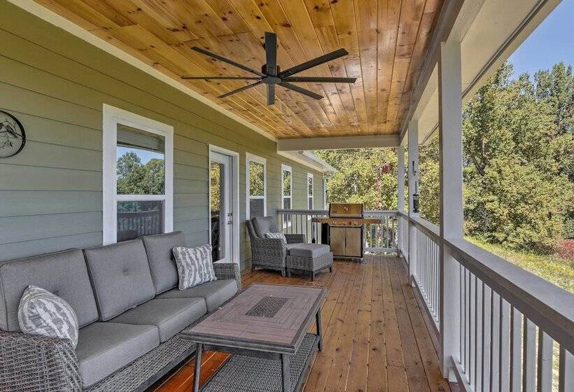 Modern Farmhouse W/ Exercise Room, Mtn Views