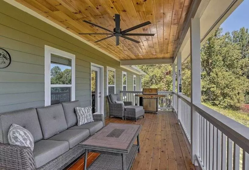 Modern Farmhouse W/ Exercise Room, Mtn Views