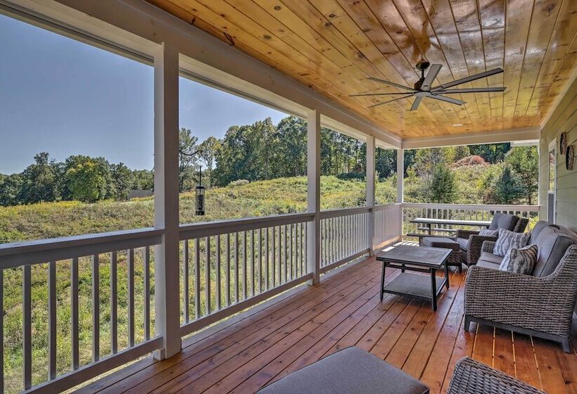 Modern Farmhouse W/ Exercise Room, Mtn Views