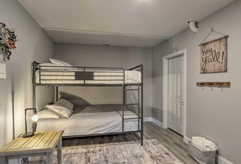 Modern Farmhouse W/ Exercise Room, Mtn Views