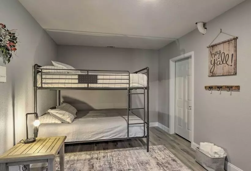 Modern Farmhouse W/ Exercise Room, Mtn Views