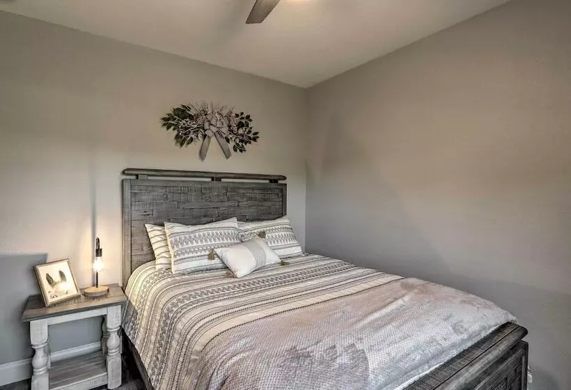 Modern Farmhouse W/ Exercise Room, Mtn Views