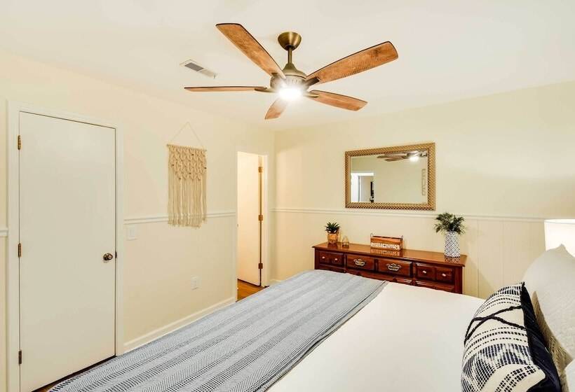 Modern Mountain Living: Large Family Resort Home!