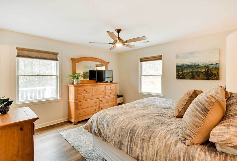 Modern Mountain Living: Large Family Resort Home!