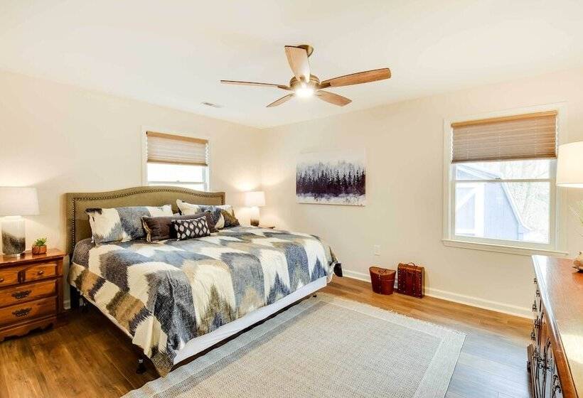 Modern Mountain Living: Large Family Resort Home!