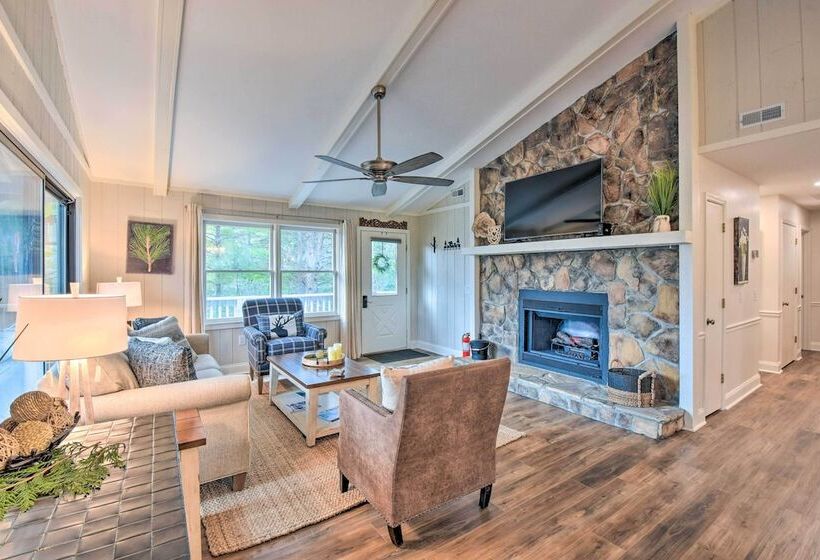 Modern Mountain Living: Large Family Resort Home!