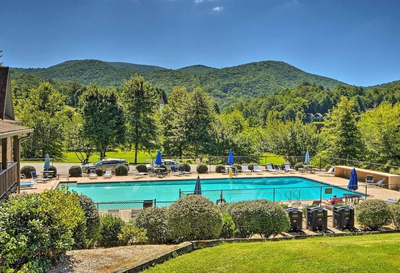 Modern Mountain Living: Large Family Resort Home!