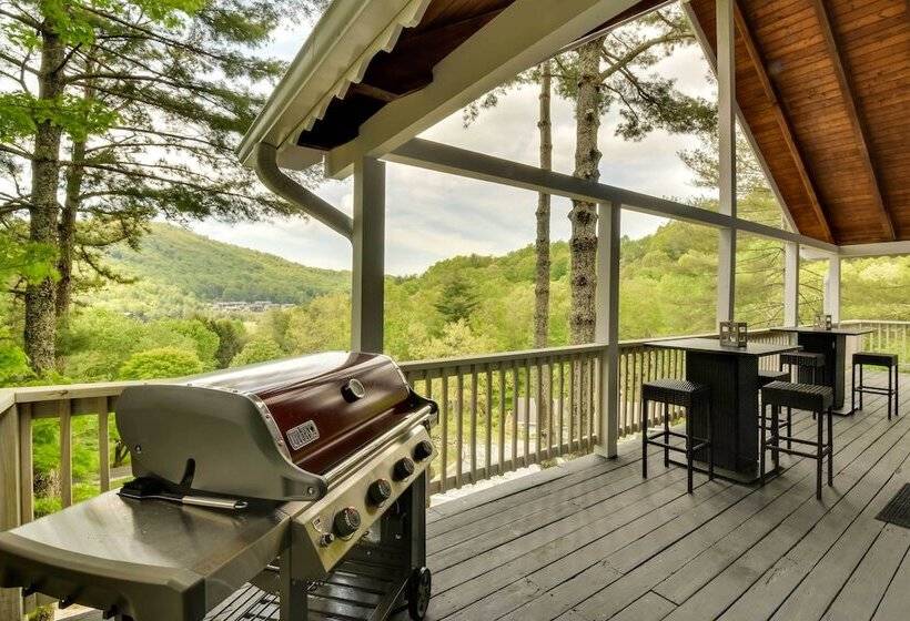 Modern Mountain Living: Large Family Resort Home!