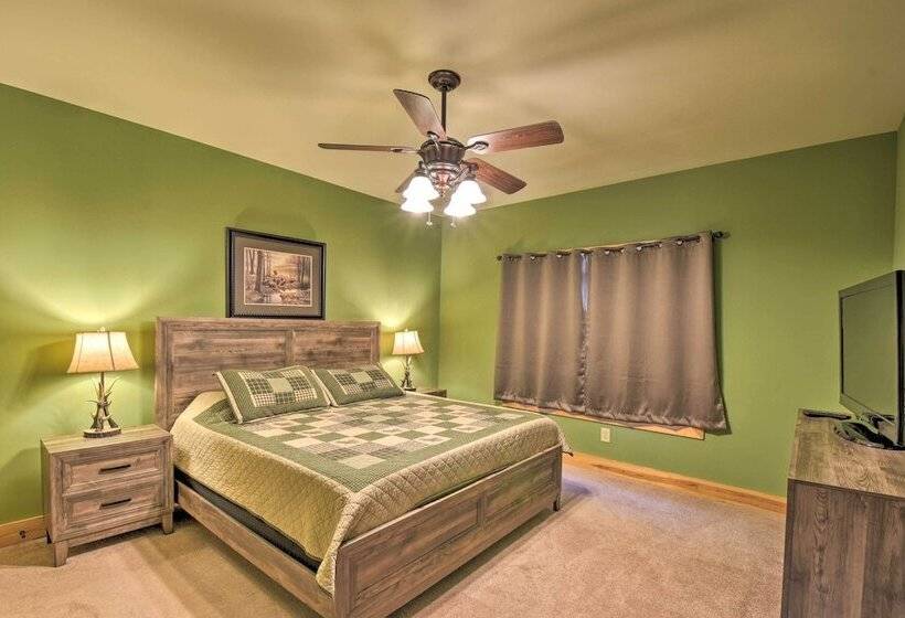 Murrayville Lakefront Cabin W/ Boat Slip & Grill!