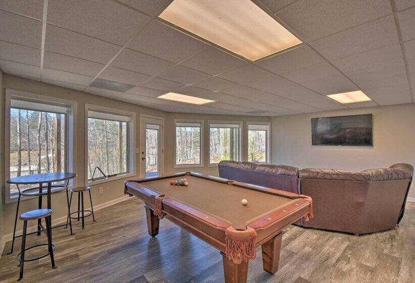 Murrayville Lakefront Cabin W/ Boat Slip & Grill!