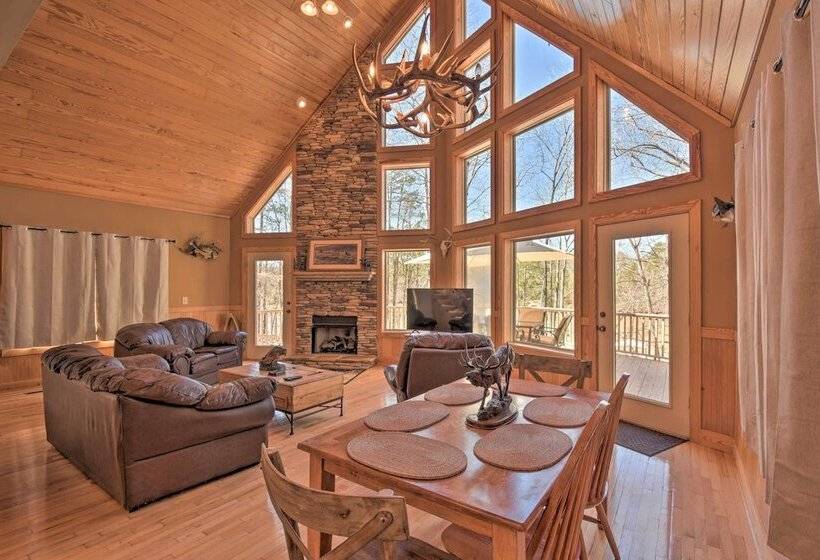 Murrayville Lakefront Cabin W/ Boat Slip & Grill!