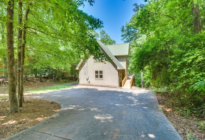 Murrayville Lakefront Cabin W/ Boat Slip & Grill!