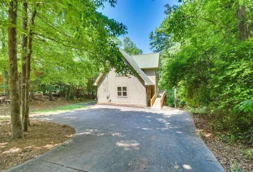 Murrayville Lakefront Cabin W/ Boat Slip & Grill!