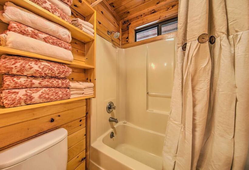 Peaceful Blue Ridge Cabin W/ Decks & Fire Pit