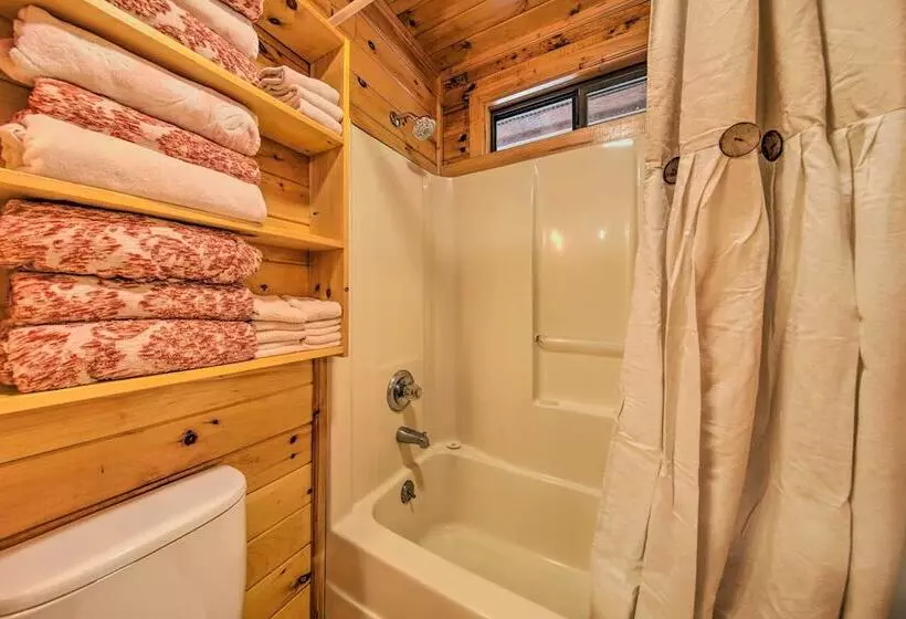 Peaceful Blue Ridge Cabin W/ Decks & Fire Pit