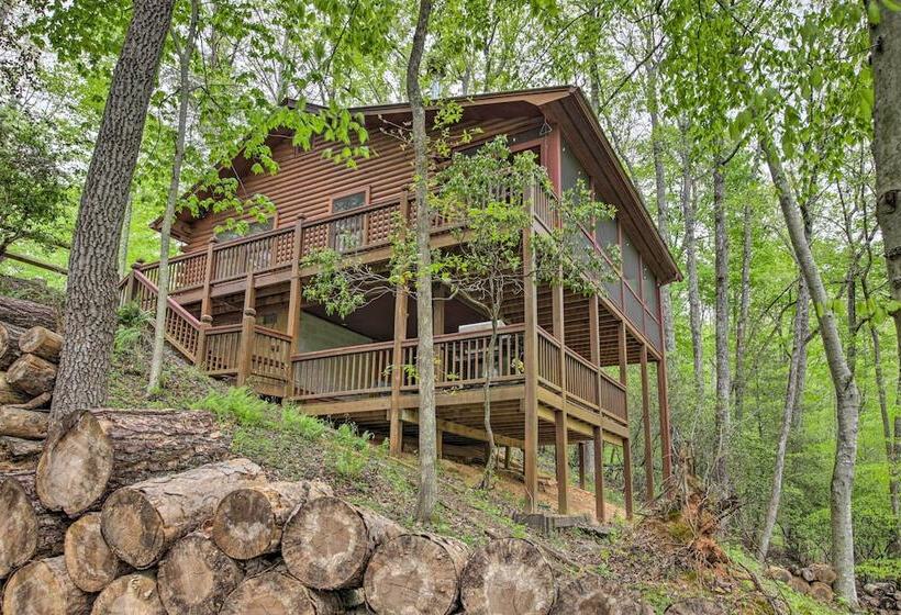 Peaceful Blue Ridge Cabin W/ Decks & Fire Pit