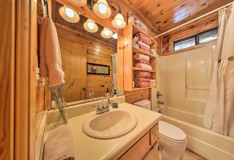 Peaceful Blue Ridge Cabin W/ Decks & Fire Pit