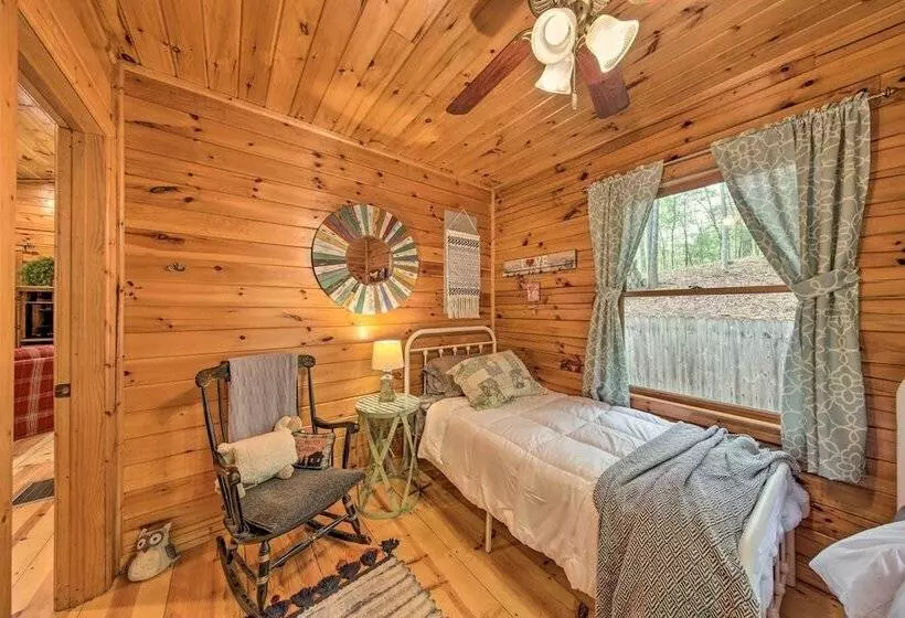 Peaceful Blue Ridge Cabin W/ Decks & Fire Pit