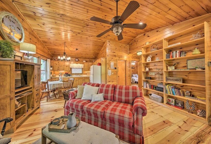 Peaceful Blue Ridge Cabin W/ Decks & Fire Pit