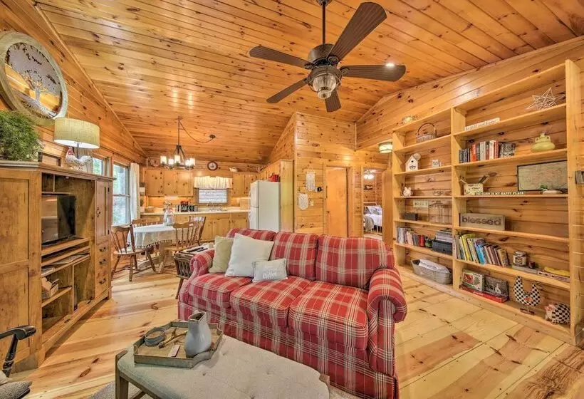 Peaceful Blue Ridge Cabin W/ Decks & Fire Pit