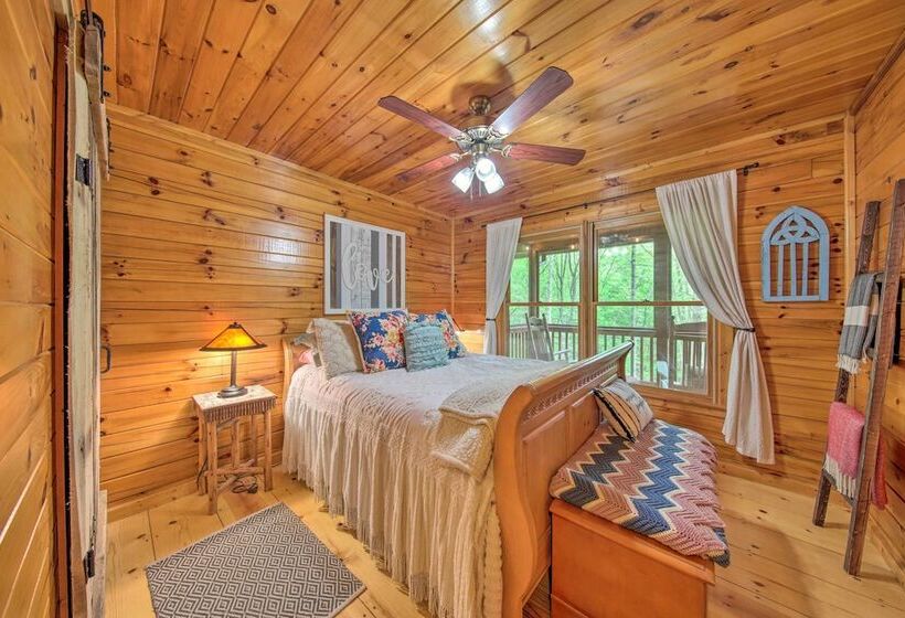 Peaceful Blue Ridge Cabin W/ Decks & Fire Pit