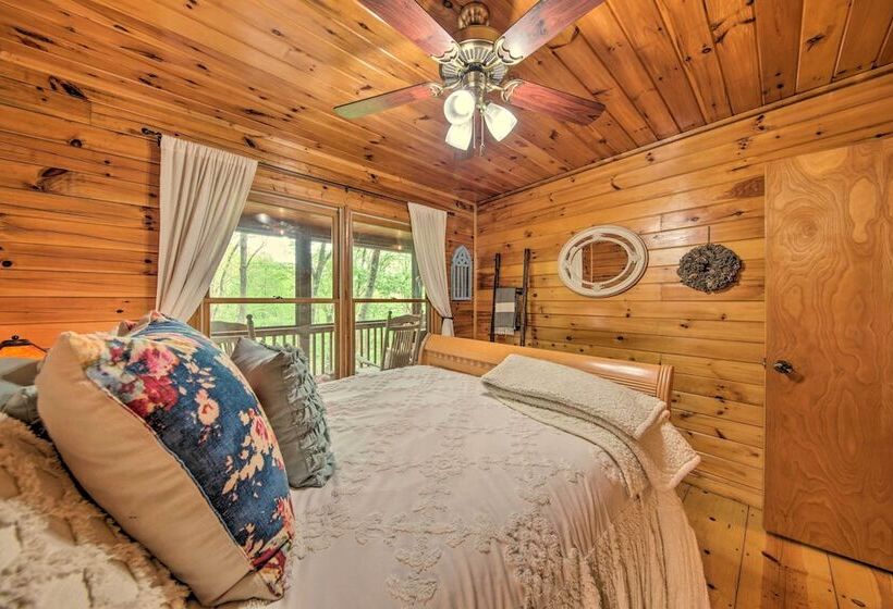 Peaceful Blue Ridge Cabin W/ Decks & Fire Pit