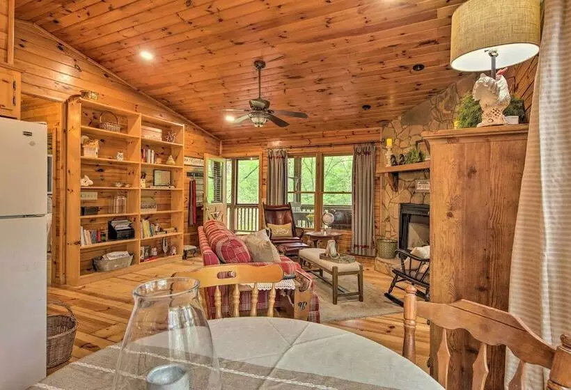 Peaceful Blue Ridge Cabin W/ Decks & Fire Pit