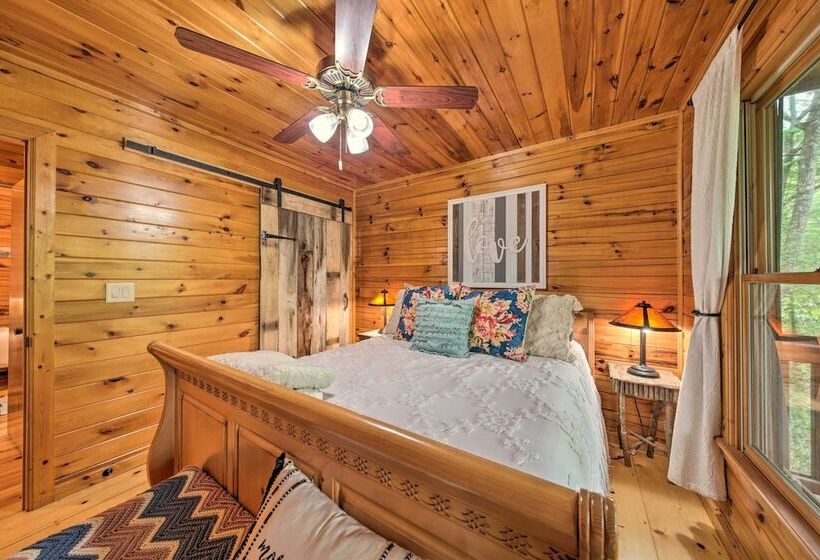 Peaceful Blue Ridge Cabin W/ Decks & Fire Pit