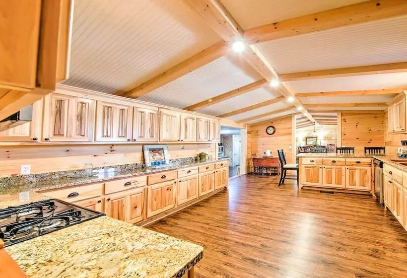 Pet Friendly Ellijay Escape W/ Yard & Grill!