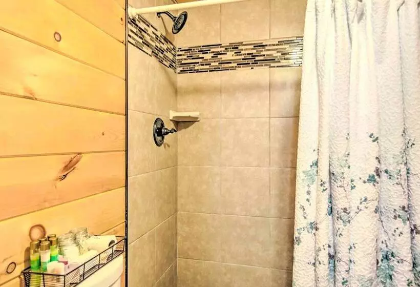 Pet Friendly Ellijay Escape W/ Yard & Grill!