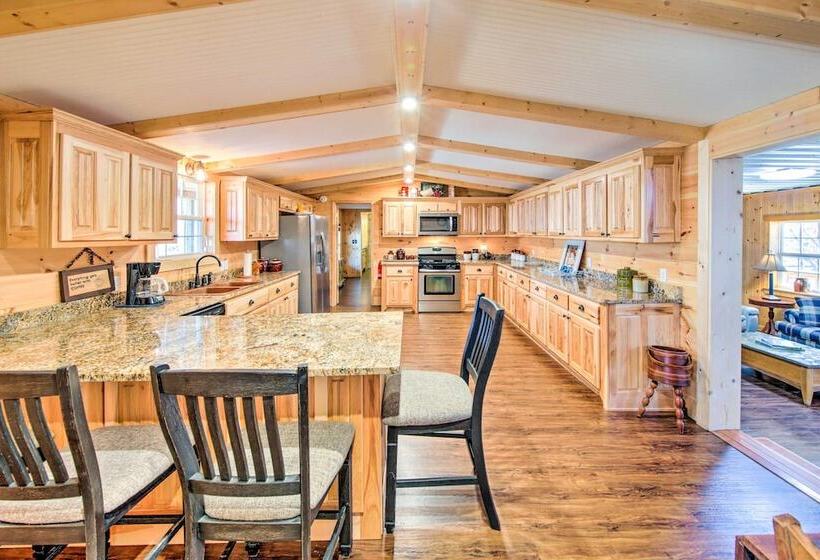 Pet Friendly Ellijay Escape W/ Yard & Grill!