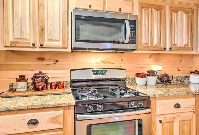 Pet Friendly Ellijay Escape W/ Yard & Grill!