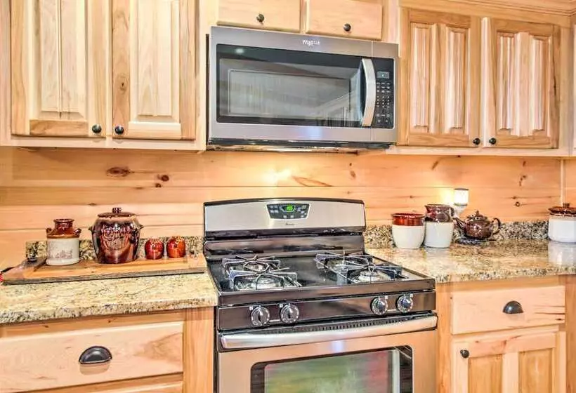 Pet Friendly Ellijay Escape W/ Yard & Grill!