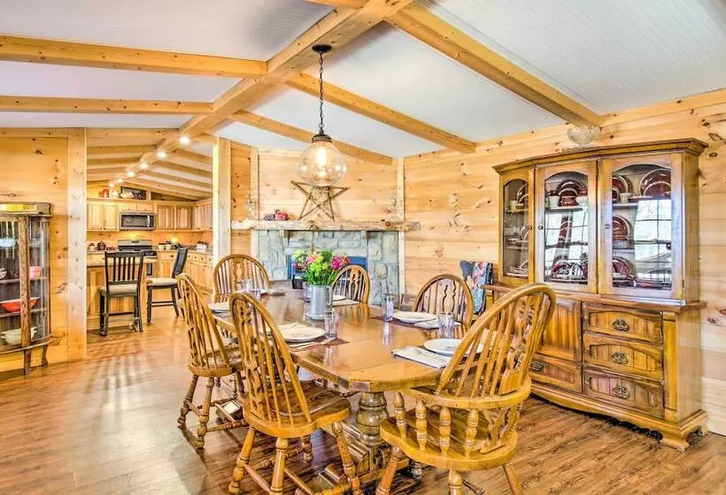 Pet Friendly Ellijay Escape W/ Yard & Grill!