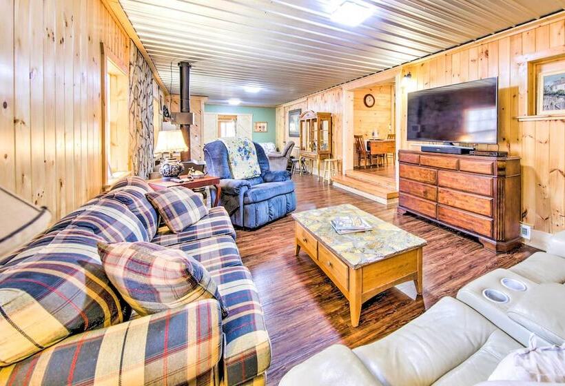 Pet Friendly Ellijay Escape W/ Yard & Grill!